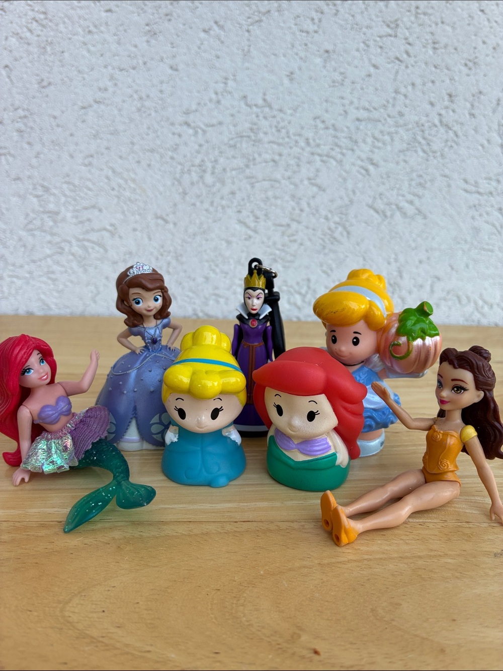 Disney Princess Party - plastic play figures lot of 7 from different sets